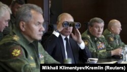 Vladimir Putin, Sergei Shoigu və Valery Gerasimov