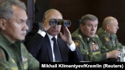 پوتین در میان فرماندهان ارتش روسیه