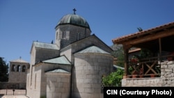 Manastir Tvrdoš u kojem će biti sahranjen umirovljeni vladika Atanasije, arhivska fotografija
