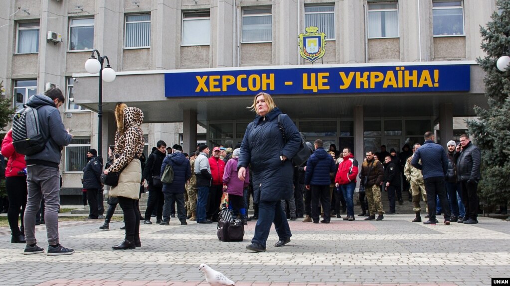 У населених пунктах області (особливо – невеликих) є проблеми з електро-, газо- та водопостачанням, також людям критично не вистачає медикаментів, а інколи – їжі. 
