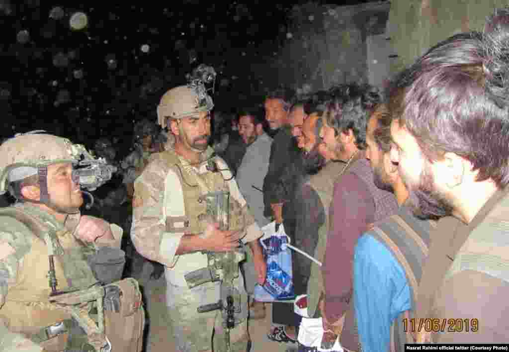 АВГАНИСТАН - Авганистанските специјални сили спасиле 44 лица од затвор кој бил раководен од талибанците во северната покраина Бахлан. Локалните власти соопштија дека меѓу ослободените затвореници има цивили и припадници на безбедносните сили.