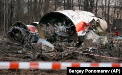 Rămășițele avionului în care liderul Poloniei zbura către Smolensk.