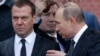 Президент Росії Володимир Путін (праворуч) і прем’єр-міністр Росії Дмитро Медведєв. Москва, 22 червня 2017 року 