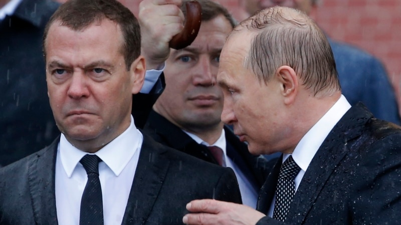 Таҳдиди Медведев ба ҷаҳон дар бораи боздошти Путин
