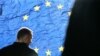 ЄС буде інвестувати в демократію, щоб врятувати її від кризи