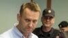 Навальному в спецприемник вызывали скорую помощь из-за температуры 