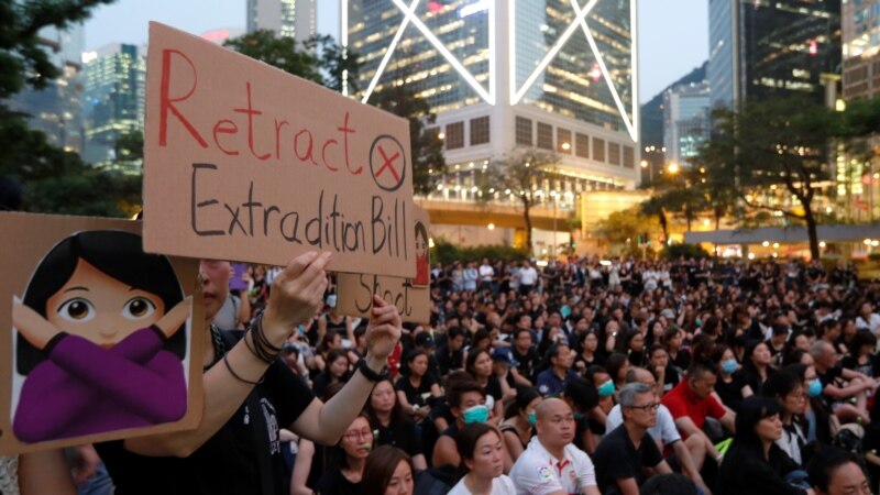 Mijëra protestues kërkojnë dorëheqjen e lideres së Hong Kongut