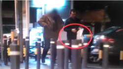 Na video snimku navodni "ruski obaveštajac" (desno) u rukama nosi plastičnu kesu koju kasnije daje "srpskom agentu" (levo)