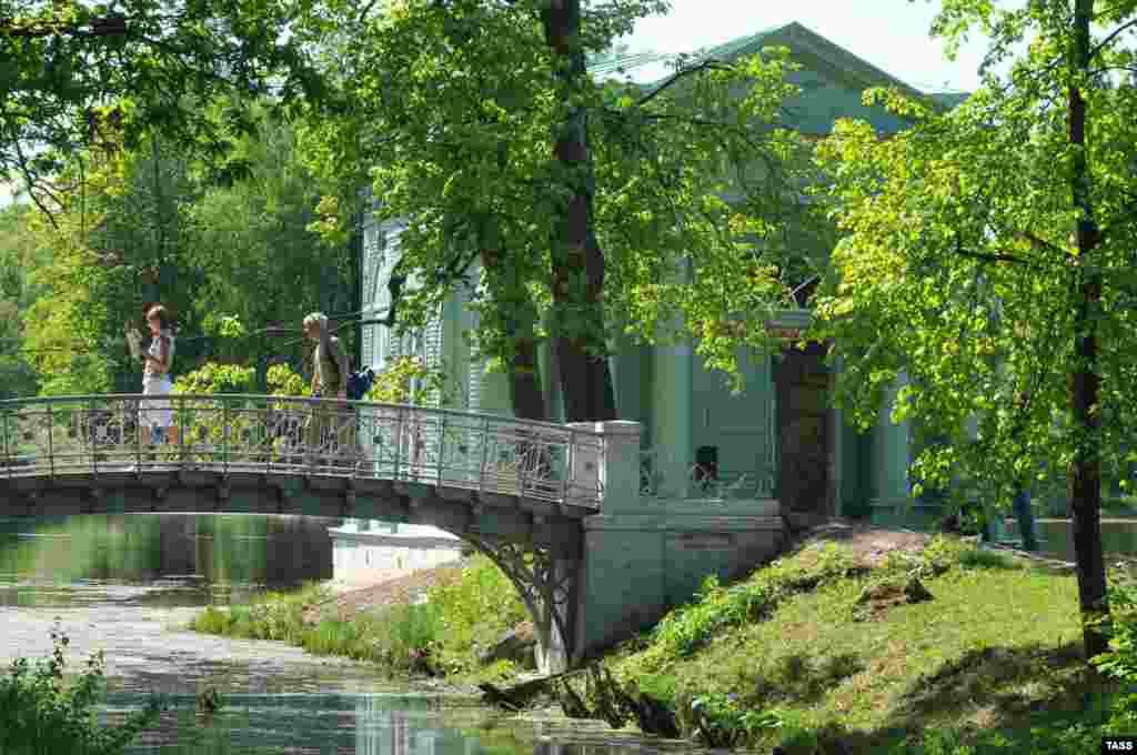 Venus Pavilion in Gatchina Palace Park designed by Vincenzo Brenna.