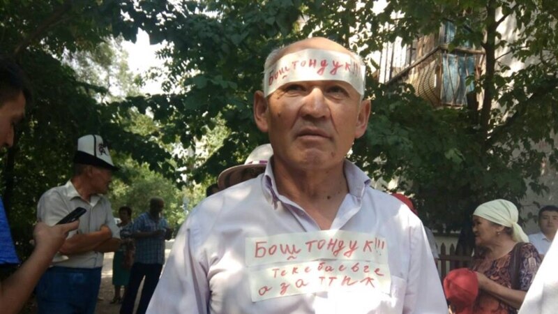 Жарандык активист кыргыз тилин коргоп акция өткөрдү