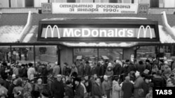 People stand in line near the entrance to the first McDonalds in Moscow, 31 January 1990.