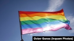 Flamuri me ngjyrat e ylberit i komunitetit LGBT. 