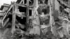 Imaginea unei clădiri prăbușite la București