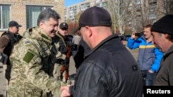 Президент Украины Пётр Порошенко в день выборов посетил Краматорск, на востоке страны