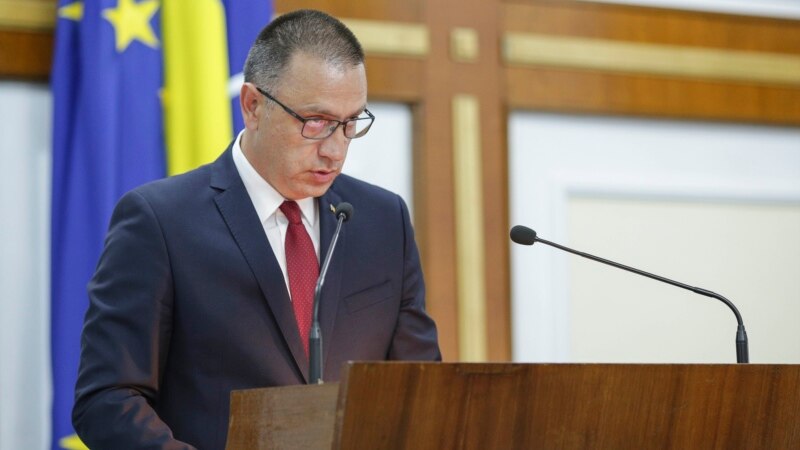 Романскиот министер за одбрана поднесе оставка