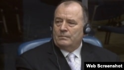 Mićo Stanišić tokom svjedočenja na suđenju Radovanu Karadžiću u Hagu, februar 2014.