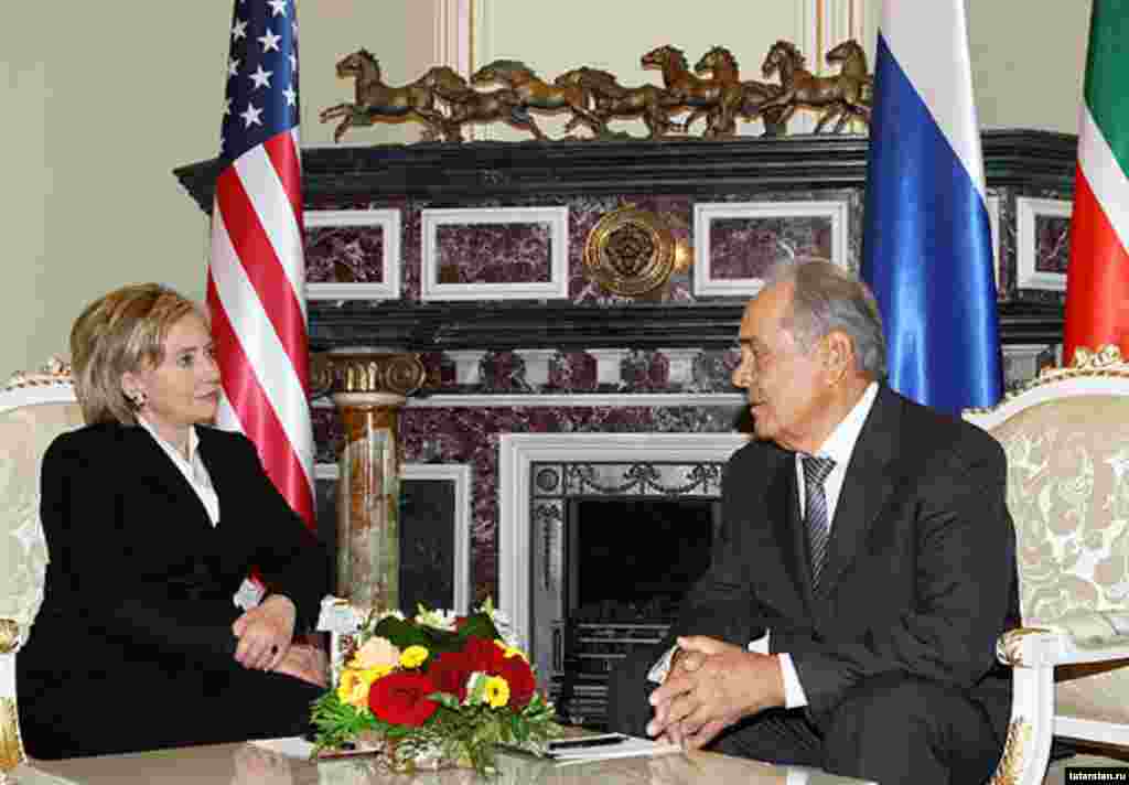 Hillary Clinton şi Mintimer Shaimiev