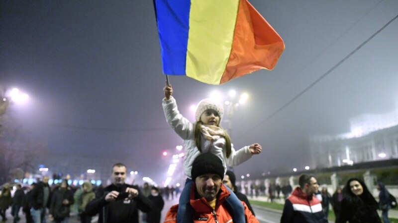 România serbează Ziua Națională pe fundalul unor chemări la proteste antiguvernamentale