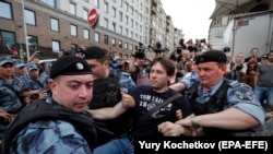 протести предизвикани со апсењето на познатиот истражувачки новинар Иван Голунов 