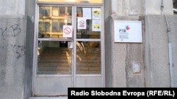 Razbijen prozor na zgradi Radio televizije Vojvodine u Novom Sadu, 8. jul