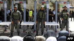 Muslimanski vjernici odbijaju da uđu u džamiju Al Aksa u Jerusalimu