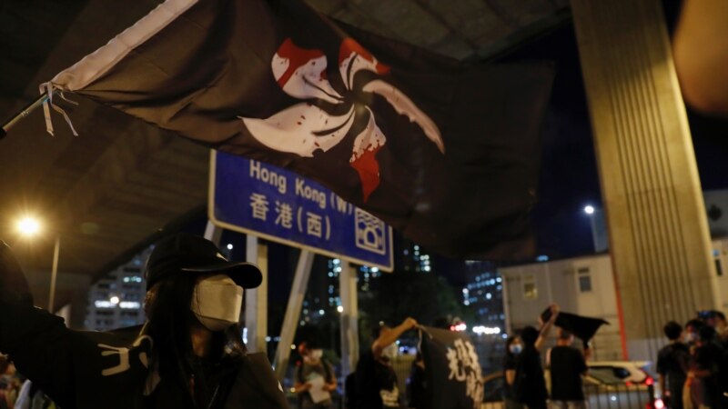 Legislativul din Hong Kong adoptă un proiect de lege care consideră delict penal insultarea imnului Chinei
