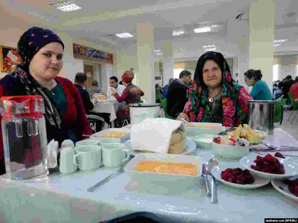 "Mollagara" şypahanasynyň naharhanasy