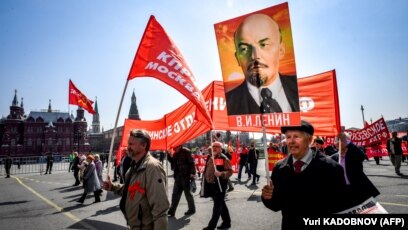 Activists Fined for Red Square U.S.-Russian Flag Photo – Reports - The  Moscow Times