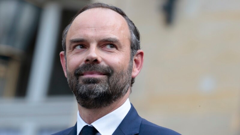 Франция үкіметі отставкаға кетті