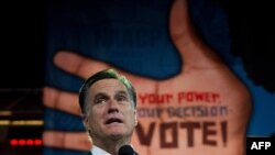 Mitt Romney Texasda seçicilərlə görüş zamanı, 11Jul2012