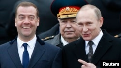 Орус президенти Владимир Путин жана премьер-министр Дмитрий Медведев, Москва 23-февраль 2016-жыл. 