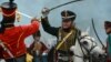 Участники исторического клуба воспроизводят битву под Бородино