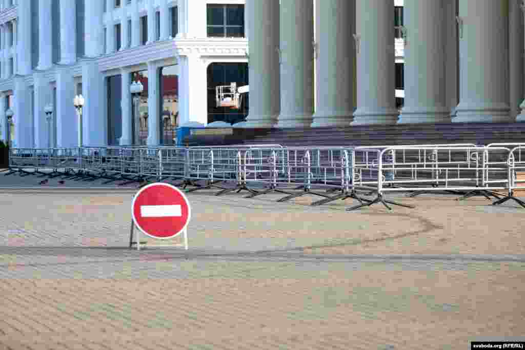 Основной день голосования в Беларуси начался с того, что в центре Минска закрыли все парковки&nbsp;