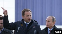 Игорь Комаров с Владимиром Путиным на космодроме Восточный, 14 октября 2015 г.
