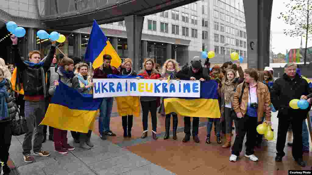 Євромайдан в Брюселі (Бельгія), 24 листопада 2013 року (фото flickr Euromaidan Brussels)