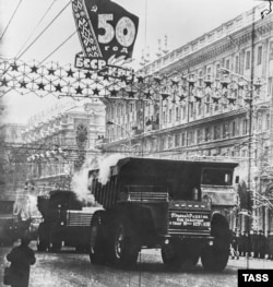 Вайсковы парад і дэманстрацыя рабочых, прысьвечаная 50-годзьдзю Беларускай ССР. Менск, 29 сьнежня 1968 году
