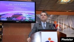 Armenia - Prime Minister Tigran Sarkisian addresses an international conference on information technology, Yerevan, 4Oct2013.