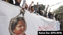 Activists of Islamist political parties shout slogans to protest the release of Asia Bibi in the eastern city of Lahore.
