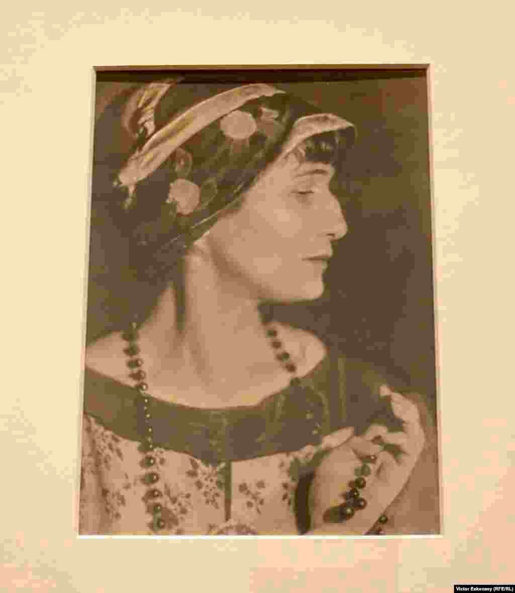 Moisei Napelbaum, Poeta Ana Ahmatova, 1924 (Col. Alex Lachmann, Londra)