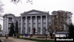 Здание Национального музея истории Украины в Киеве