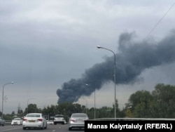 Дым от пожара на рынке. Алматы. 6 сентября 2019 года.