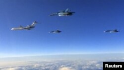 Aeroplanët luftarakë rusë duke fluturuar mbi Siri në muajin mars të këtij viti