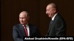 Azerbaijani President Ilham Aliyev (right) and Russian President Vladimir Putin in Baku on September 27