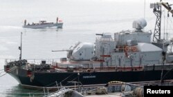 Nava ucraineannă de război Ternopil a fost ocupată ieri de un comando de ruși înarmați. Impușcături sau fost auzite de pe mal.