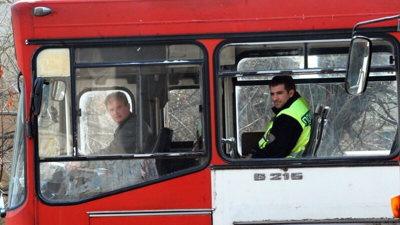 Приведени средношколци кои се тепале во автобус во Скопје