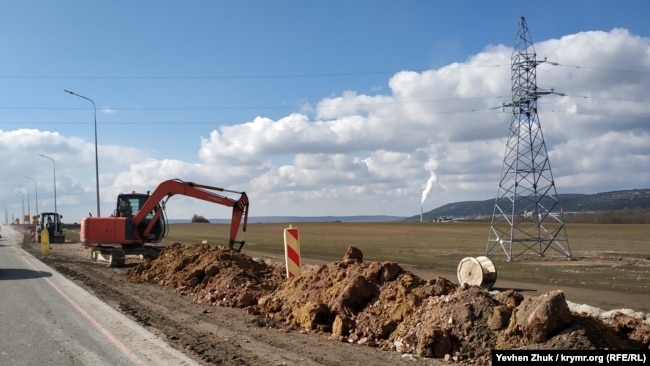 Гусеничный экскаватор японской фирмы Hitachi