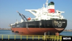 Japanese wholesalers are preparing to suspend imports of Iranian oil, news agencies report.