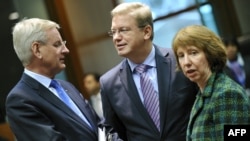 Swedish Foreign Affairs Minister Carl Bildt, EU Enlargement Commissioner Stefan Fuele, and EU foreign-policy chief Catherine Ashton (left to right) speak prior to the Foreign Affairs Council in Brussels on March 11.