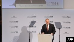 Американскиот државен секретар Мајк Помпео зборува на конференцијата за безбедност во Минхен. 