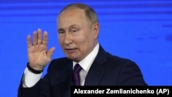 Президент России Владимир Путин после традиционной большой пресс-конференции в 2021 году 
